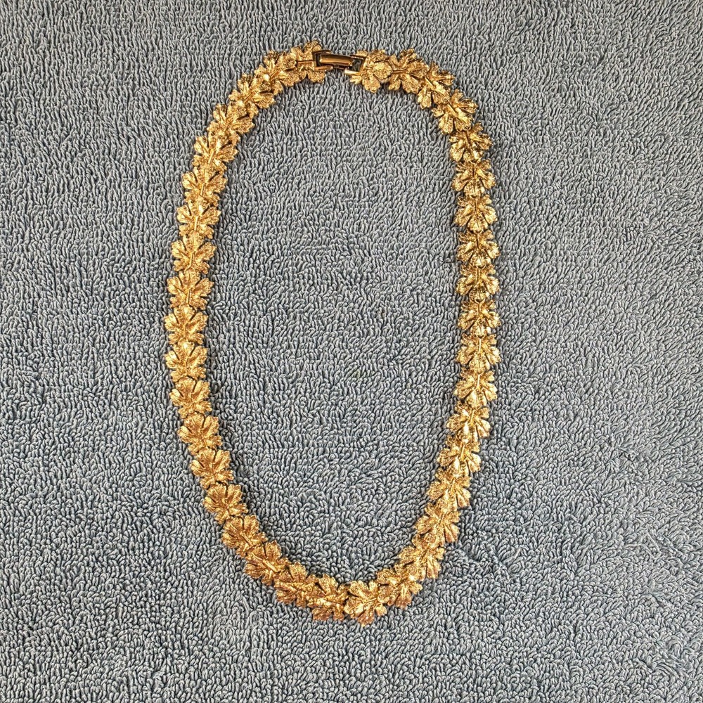 Vintage Napier Gold Tone Textured Fall Maple Leaf Choker Necklace 16″ Signed