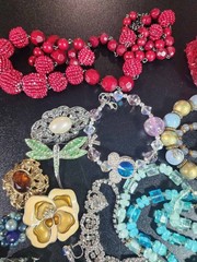 Vintage jewelry set of 26 in vintage purse