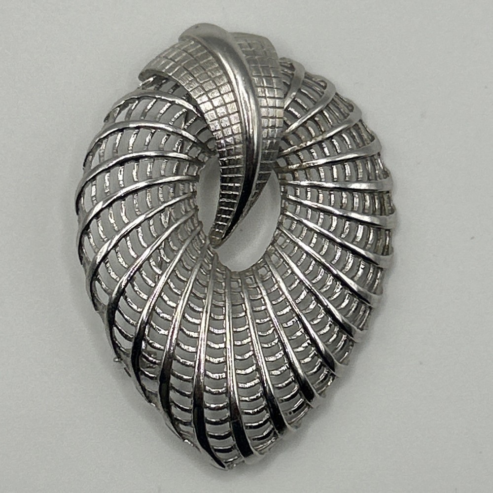 Vintage 1950’s – 1970’s Judy Lee Signed Silver-Ton Stemmed Brooch