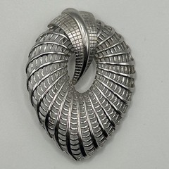 Vintage 1950’s – 1970’s Judy Lee Signed Silver-Ton Stemmed Brooch