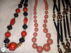 Lot 17 Vintage Necklaces Many still with Tags Ames Jamesway Lucite Wood Jewelry