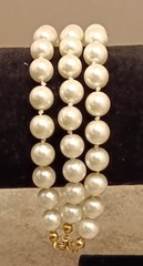Premier Designs Faux Pearl Bracelet 3 Strand Classic Gold Tone Clasp 1990’s Vtg