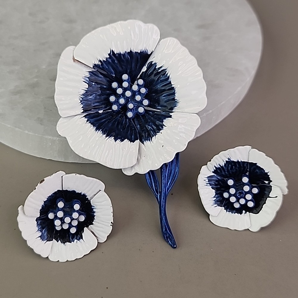Vintage Enamel Flower Set Brooch Clip On Earrings Navy Blue White Anemone