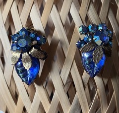 Vintage Blue Green Peacock Rhinestone Gold Carved Leaf JULIANA D&E EARRINGS