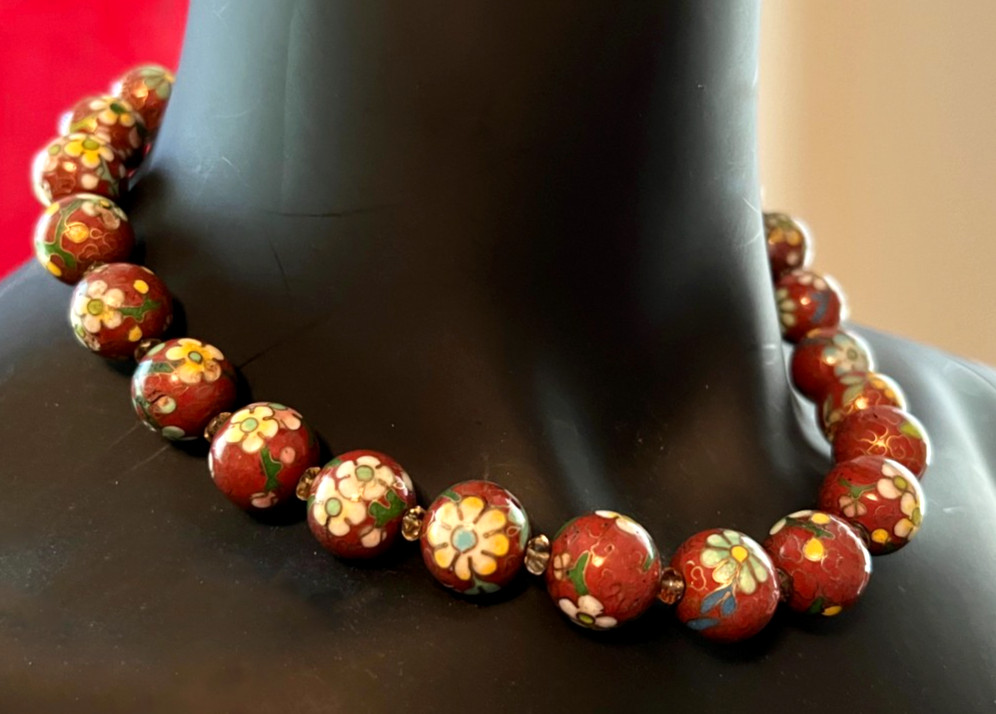 Beautiful Vintage 17″ Cloisonné Floral Bead Necklace