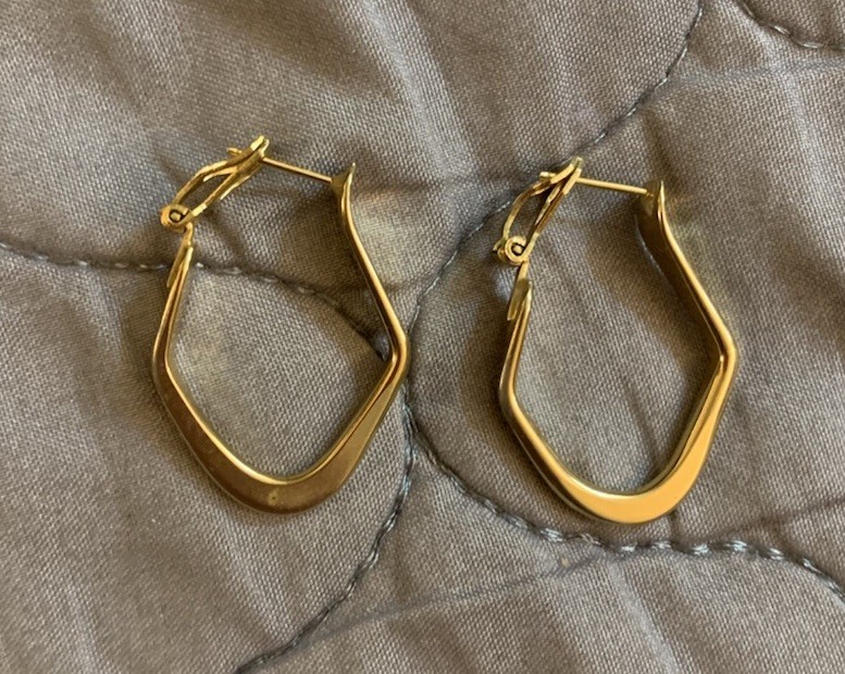 Gold Toned Hoop Like 1.25” Pierced Earrings 1990’s