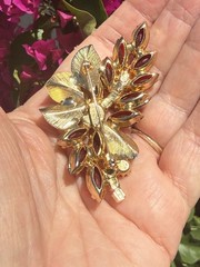 Juliana Delizza & Elster Red Rhinestone Brooch With Metal Leaf Accents Verified