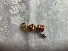 RARE*JUICY*COUTURE*GOLD*TONE*WISHING*WELL*WITH*PAIL*CHARM*BRACELET*N/I/B*