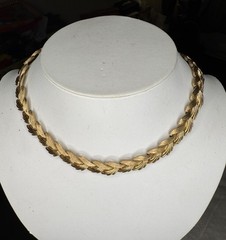 Vintage Trifari Gold Tone Textured Feather Wheat Chevron Collar Necklace Signed