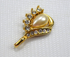 Vintage Gold Tone Large Faux Pearl Teardrop Pendant With Rhinestones 1.5″