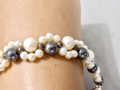 VINTAGE HAND STRUNG CULTURED WHITE AND BLACK PEARL BRACELET 8 ” STERLING CLASP