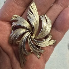 Vintage Lisner Gold Tone Swirling Design Brooch 2.5 Inches Signed