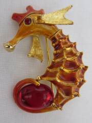 Vintage Gold Tone Lind Gal LG Enamel & Faux Red Cabochon Stone Seahorse Brooch