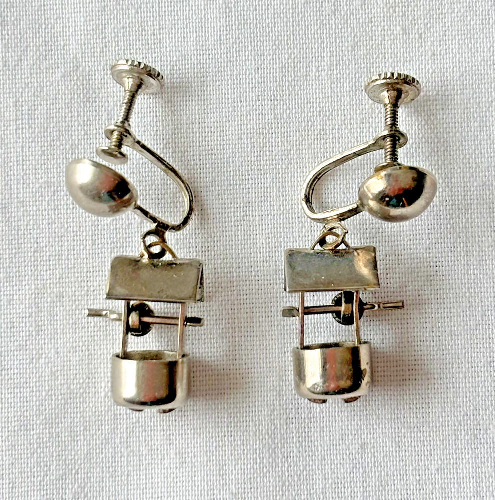 VINTAGE SILVER TONE METAL DANGLE WISHING WELL SCREW ON BACK EARRINGS