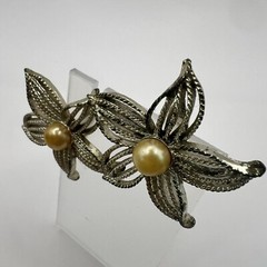 Vintage Sarah Coventry Gold Tone Flower Clip-On Earrings Faux Pearl Center 1960s