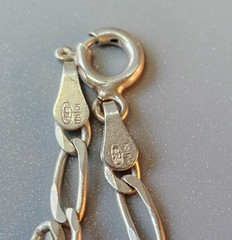 Vintage Sterling Silver Figaro Chain Bracelet 7″ 2.5gms 3mm wide Milor Italy