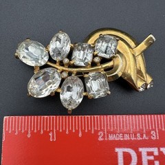 Vintage EISENBERG ORIGINAL Gold-Tone Rhinestone Fur Clip 3″ x 1.5″