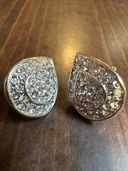Vtg MONET Gold tone Rhinestone Teardrop Diamond Clip-on Earrings