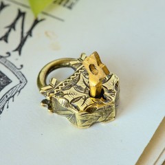 TINY ANTIQUE VICTORIAN ENGLISH 9K GOLD ORNATE PADLOCK CLASP PENDANT CHARM c1860
