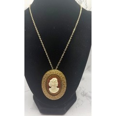 Vintage Large Portrait Cameo Pendant Brooch 2″ Ornate Gold Tone 18″ Chain