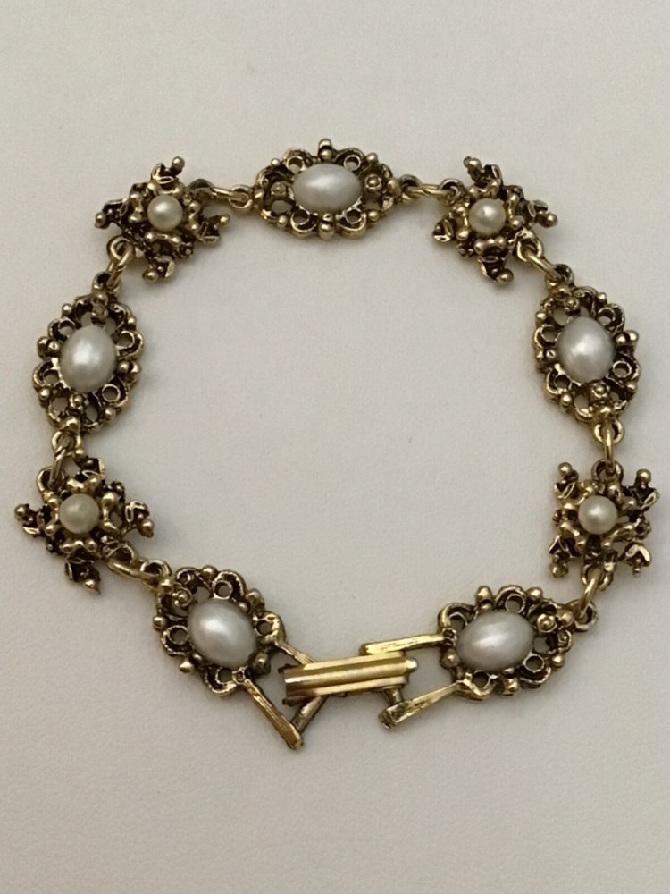 Victorian Style Enhanced Faux Pearl 8″ Jewelry Bracelet Antique Gold Tone