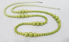 Vintage Celery Green Ombré Graduated in Shade Faux Pearl 41″ Station Necklace