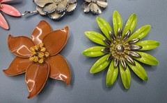 Vintage Enamel Metal Flower Brooch Lot of 7 Pcs, 1 Pair Matching Earrings