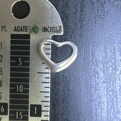 925 Sterling Silver Vintage Open Heart Slide Italy Pendant .54g .5” (AT1124-44)