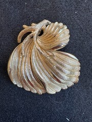 Lisner Large Vintage Gold Toned Brooch Signed