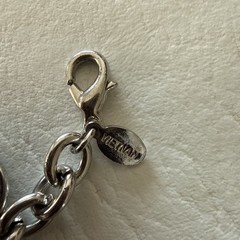 COOKIE LEE Silvertone Heart Charm 7″ Bracelet