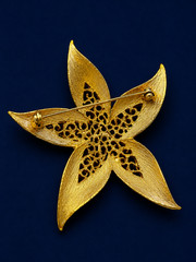 Vintage Oversized Gold Tone Flower Brooch 6″ Statement Filigree Floral Pin