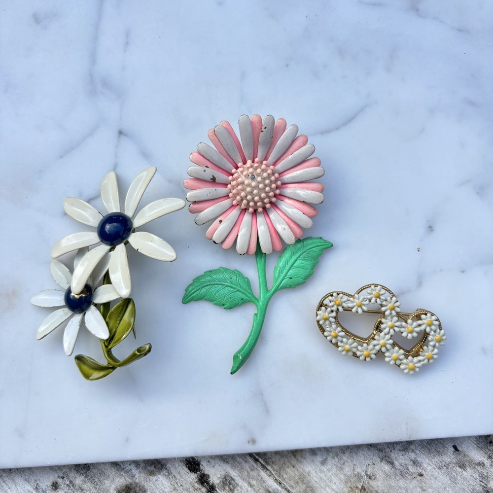 Vintage Retro Hippy Mod 60’s Lot of 3 Enamel Metal Colorful Flower Pins Brooches
