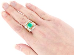 2.68Ct Colombian Emerald and 0.80Ct Diamond, 18k Yellow Gold Cocktail Ring