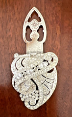 VINTAGE ART DECO 1930’s 40’s RHINESTONE FUR CLIP 2″ long x 1 1/2″ wide