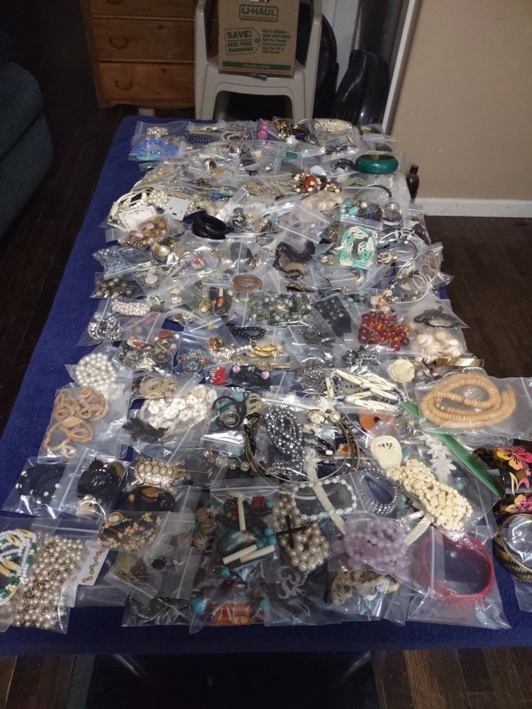 ~ Huge Vintage to Modern Costume Jewelry Lot – 100’s of Pieces! ~