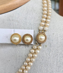 Vintage Trifari Gainsborough 2 Strand Pearl Gold Tone Necklace Clip Earrings Set