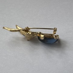 Jelly Belly Lind Gal Rabbit Brooch Signed LG Vintage Bunny Gold Tone Blue Stones