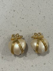 JOAN RIVERS Vintage Faux Pearl Heart Pierced Earrings Gold Tone Bow.