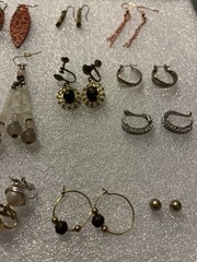 LOT OF 20 EARRINGS ~ASSORTED DANGLING , CLIP ONS, & PIERCED-VINTAGE TO NOW 🔥