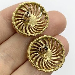 VTG GOLD PLATE OPENWORK ROUND SPIRAL SWIRL EARRINGS POST PIERCED STUD