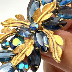 Simulated Sapphire Navette Rhinestone Brooch Gold Tone 3″ Vintage