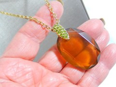 VTG 80’s LARGE SIMULATED TOPAZ AND PERIDOT PAVE GOLD TONE 24″ PENDANT NECKLACE