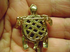 VINTAGE 80’S TURTLE, TORTOISE SPARKLY CRYSTAL BLACK STONE EYES, GOLDTONE BROOCH