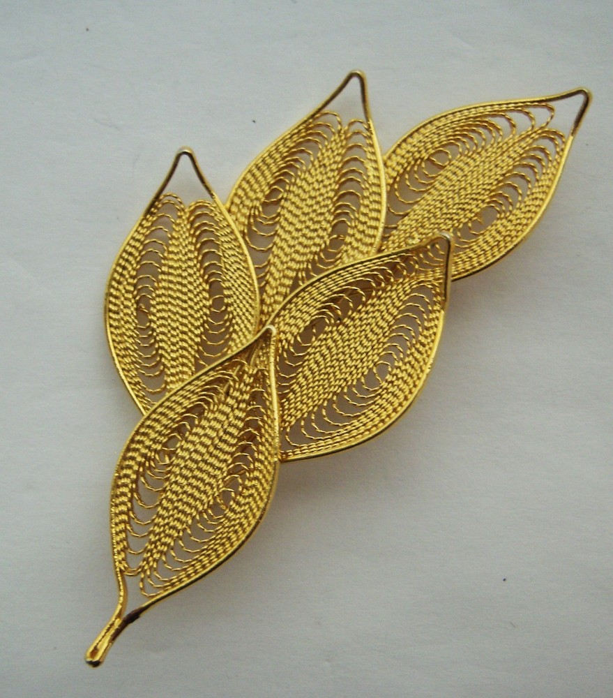 Vintage Gold Filigree Leaf Brooch Pin Intricate Openwork 5-Leaf Design