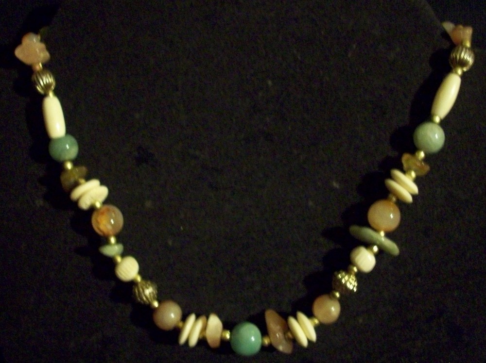 Vintage Chunky Semi Precious Stone, Glass, Plastic & Metal Beaded Necklace 16.5″