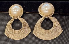Vintage Gold Tone Runway Pearl Dangle Clip Earrings D&E Statement 1980s