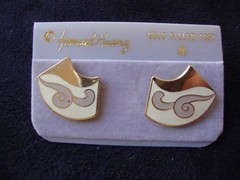 VINTAGE SAMUEL HUANG CLOISONNE EARRINGS WHITE & GREY ENAMEL GOLD FILLED POST