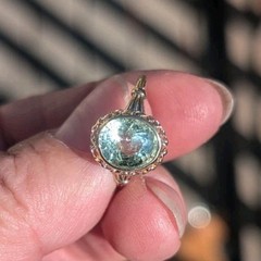 Vintage 10 K Yellow Gold Ring with lime green tourmaline Size 7