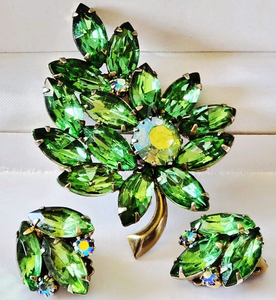 JULIANA STYLE EMERALD GREEN MARQUISE RHINESTONES/IRIDESCENT BROOCH & EARRINGS