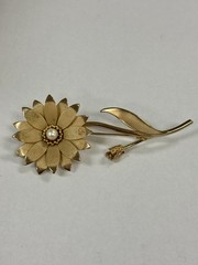 Vintage Gold Tone Flower Brooch Pin Pearl Center Mid Century Floral Statement
